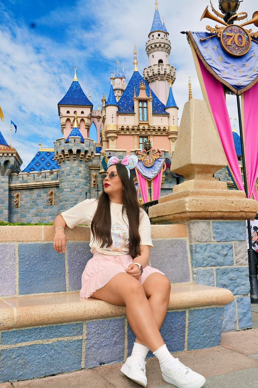 Ivonne planeando viajes